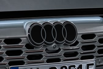 "Konsequent chromfrei und kontrastreich in Weiß und Schwarz": Audi hat ein neues Logo.