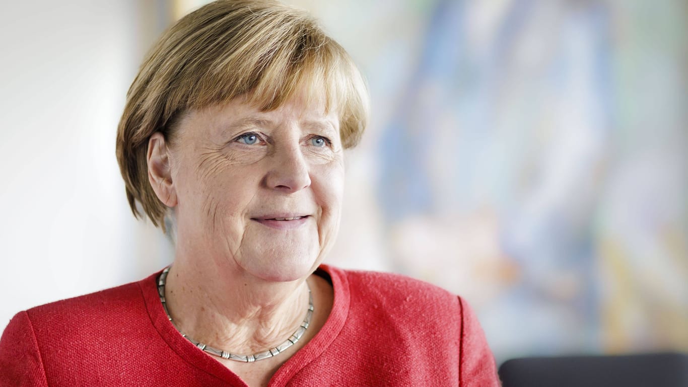Angela Merkel: Die Altkanzlerin wird für ihre Büro-Ausstattung kritisiert.
