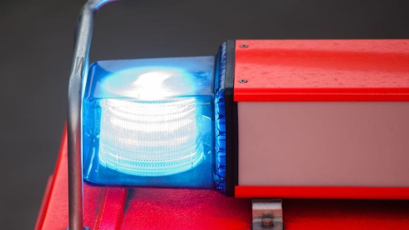 Blaulicht (Symbolbild): Etwa zehn der mehr als 250 Tiere in dem Milchviehbetrieb verendeten bei dem Brand. Blaulicht (Symbolbild): Etwa zehn der mehr als 250 Tiere in dem Milchviehbetrieb verendeten bei dem Brand.