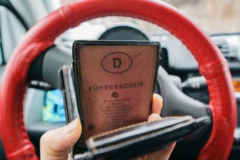 Alter Papier-Führerschein (Symbolbild): Bis 19. Januar 2023 müssen viele Bürger ihren Führerschein wechseln.