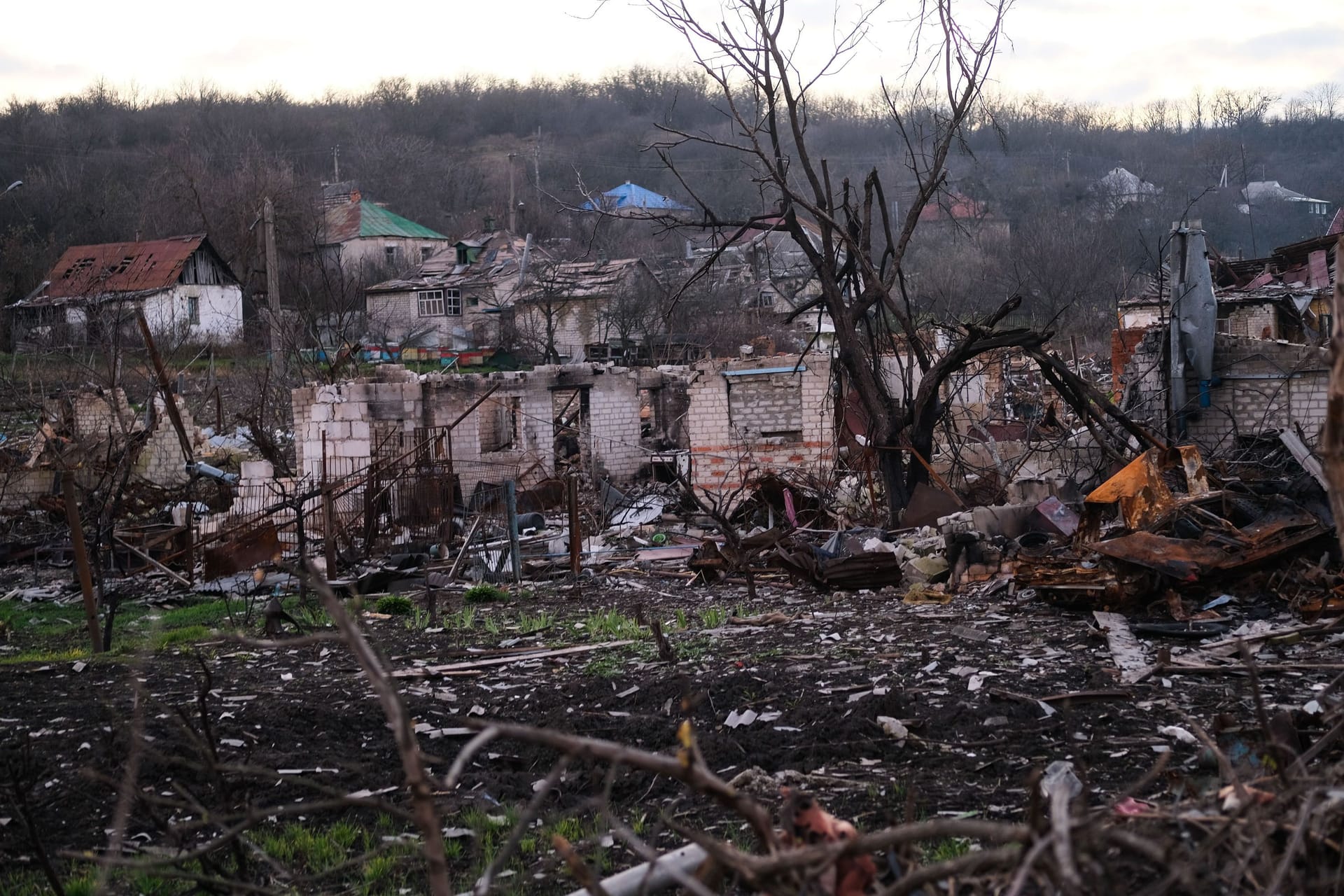 Die russische Luftwaffe bombte Häuser zu Steinhaufen.