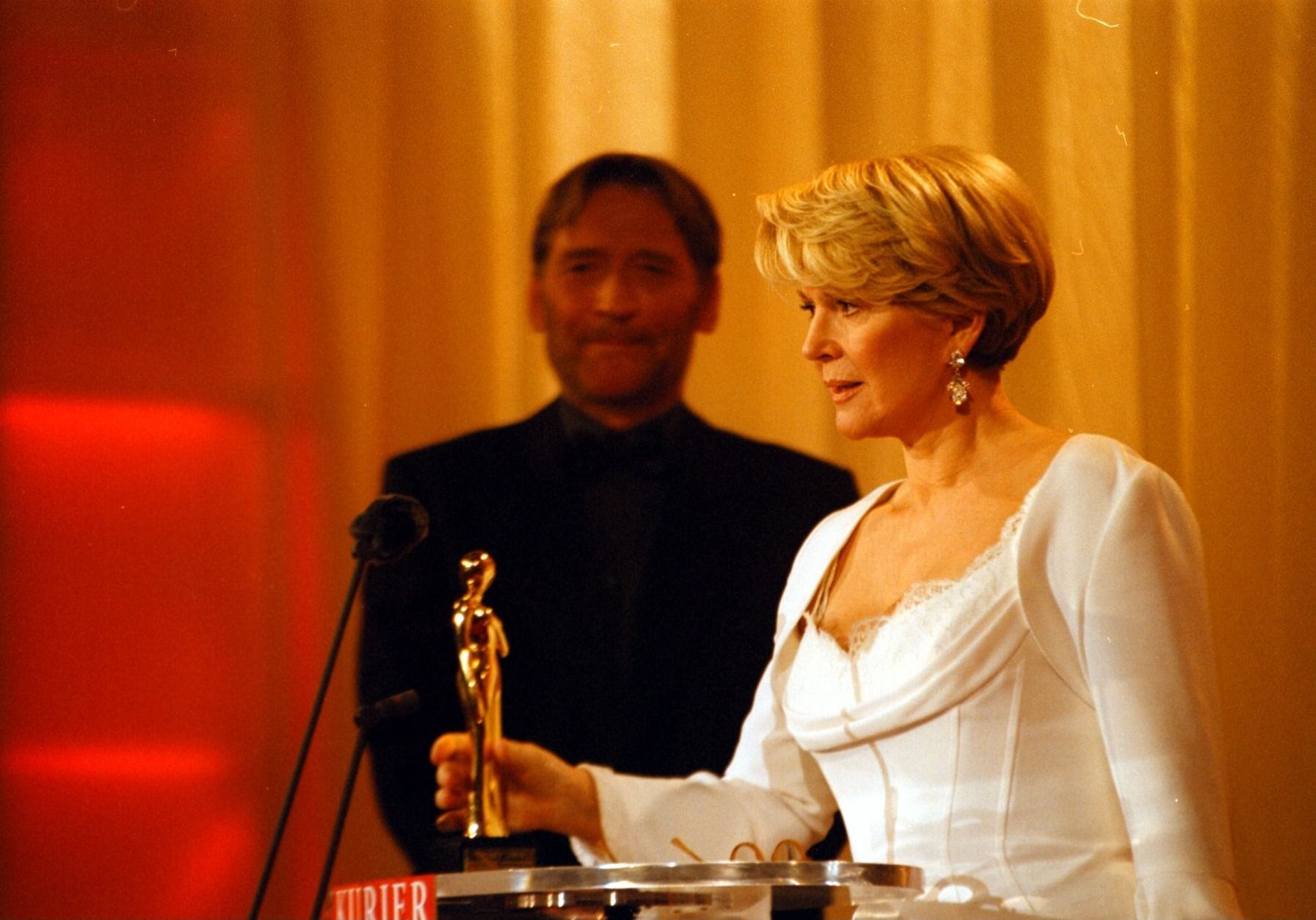 Christiane Hörbiger war preisgekrönt, sie erhielt unter anderem im Jahr 2000 eine Romy-Trophäe als beliebteste Schauspielerin.