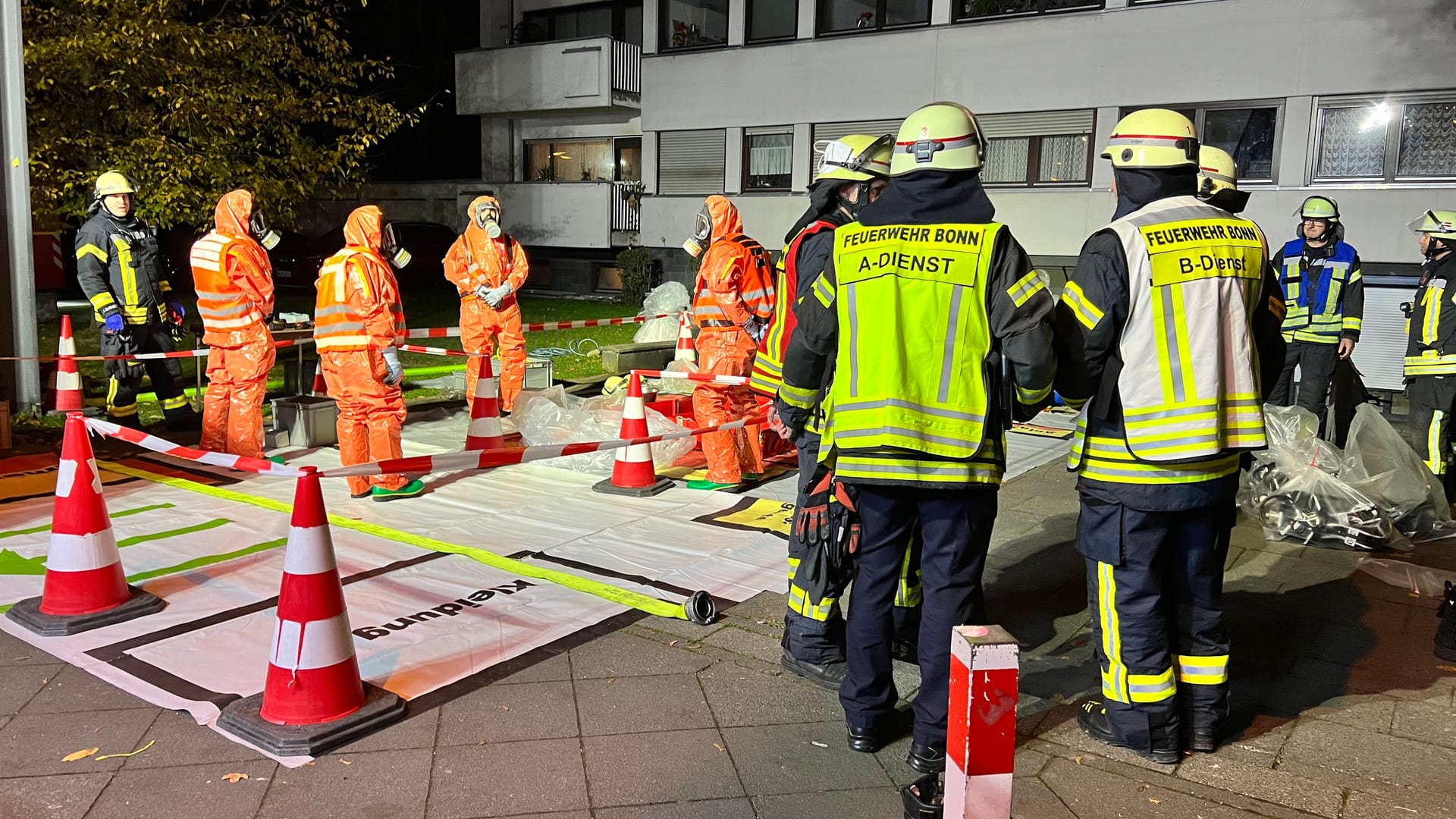 Einsatz in Bonn: Rohrreiniger hat eine ganze Wohnung unbewohnbar gemacht.