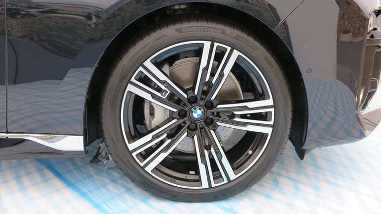 Wichtige Neuerung: Erstmals bezieht eine Abgasnorm unter anderem auch Reifenabrieb ein.