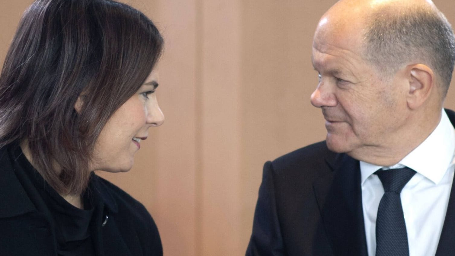 Annalena Baerbock und Olaf Scholz zeigen klare Kante gegen Iran.