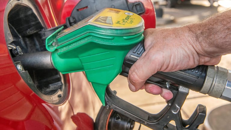 Wieder teurer: Diesel kostete im Oktober so viel wie im März. Auch die Benzinpreise waren hoch.