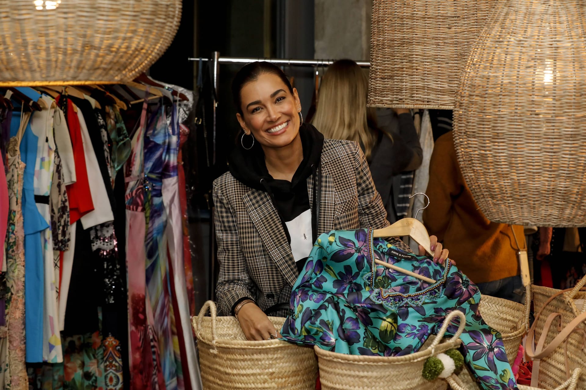 Jana Ina Zarrella auf ihrem Flohmarkt (Archivbild): Ende November mistet sie wieder ihren Kleiderschrank aus.