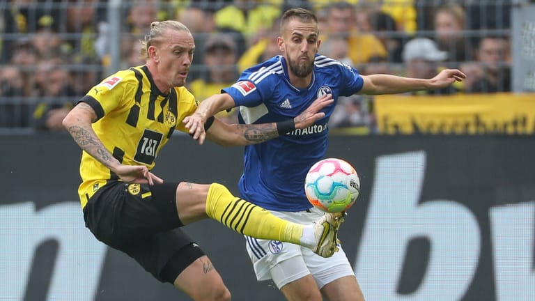 Marius Wolf (l.) gegen Dominick Drexler: In der Hinrunde hat der BVB das Revierderby gewonnen.
