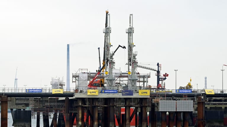 LNG-Terminal in Wilhelmshaven: Bis 2024 sollen in Deutschland fünf solcher Anlagen entstehen.