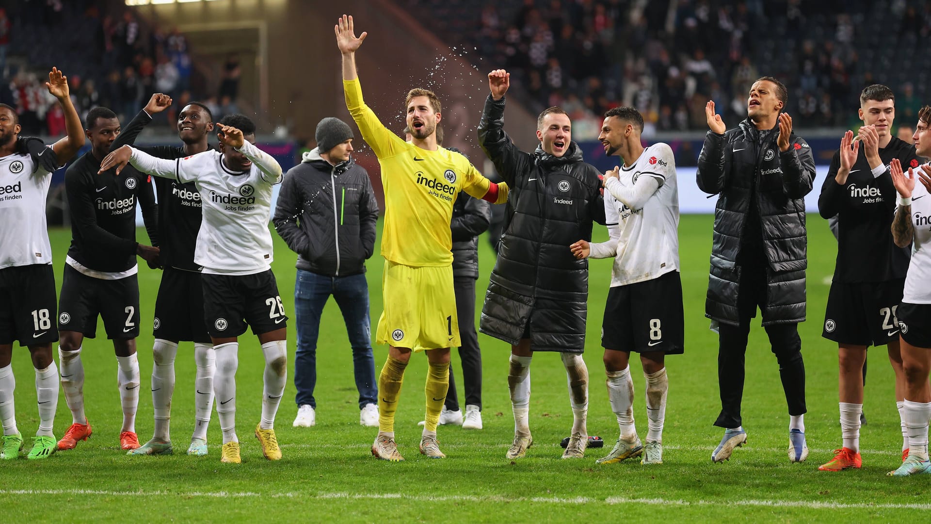 Feiernde Frankfurter: Die Eintracht siegte auch gegen Hoffenheim.