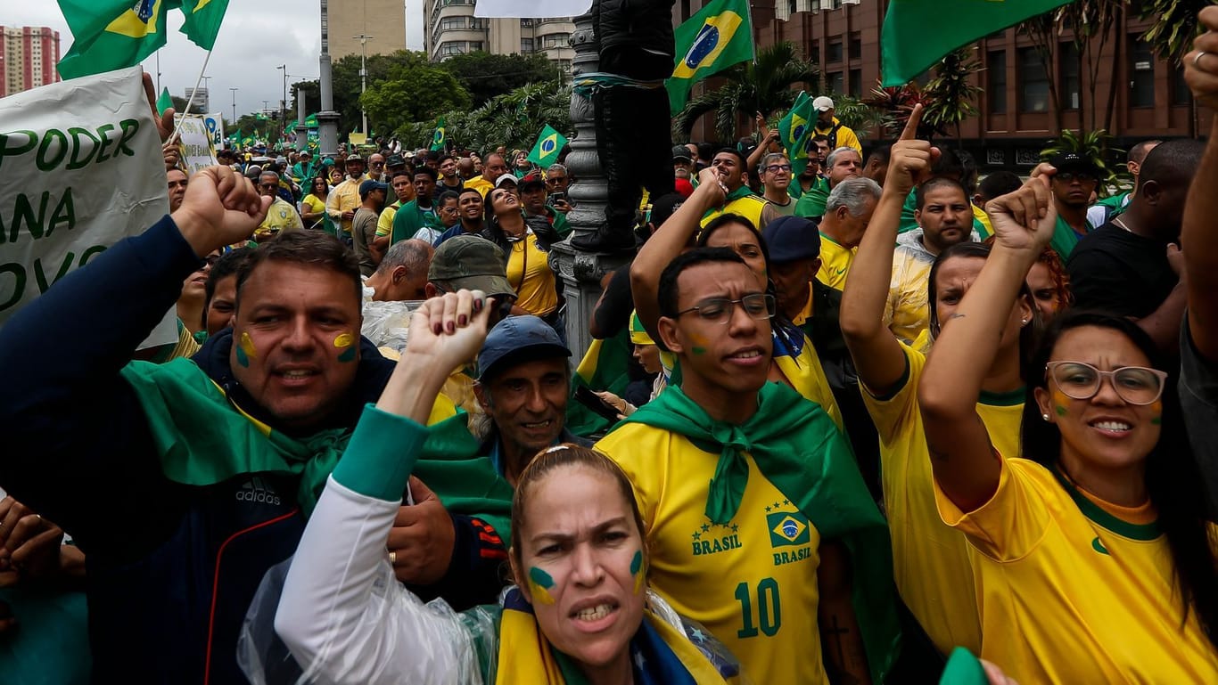 Anhänger von Bolsonaro in Rio De Janeiro: Die Demonstranten protestieren gegen die Wahlniederlage des rechten Amtsinhabers.