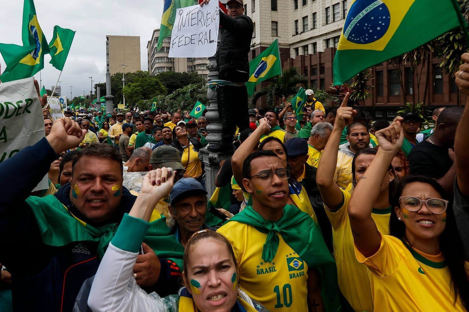 Anhänger von Bolsonaro in Rio De Janeiro: Die Demonstranten protestieren gegen die Wahlniederlage des rechten Amtsinhabers.