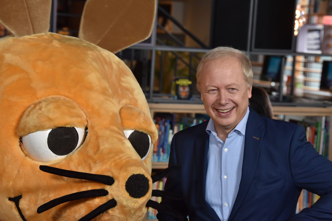 Tom Buhrow und ARD-Gesicht "Die Maus": Der WDR-Intendant hat in dieser Woche eine Reform der Öffentlich-Rechtlichen angestoßen.