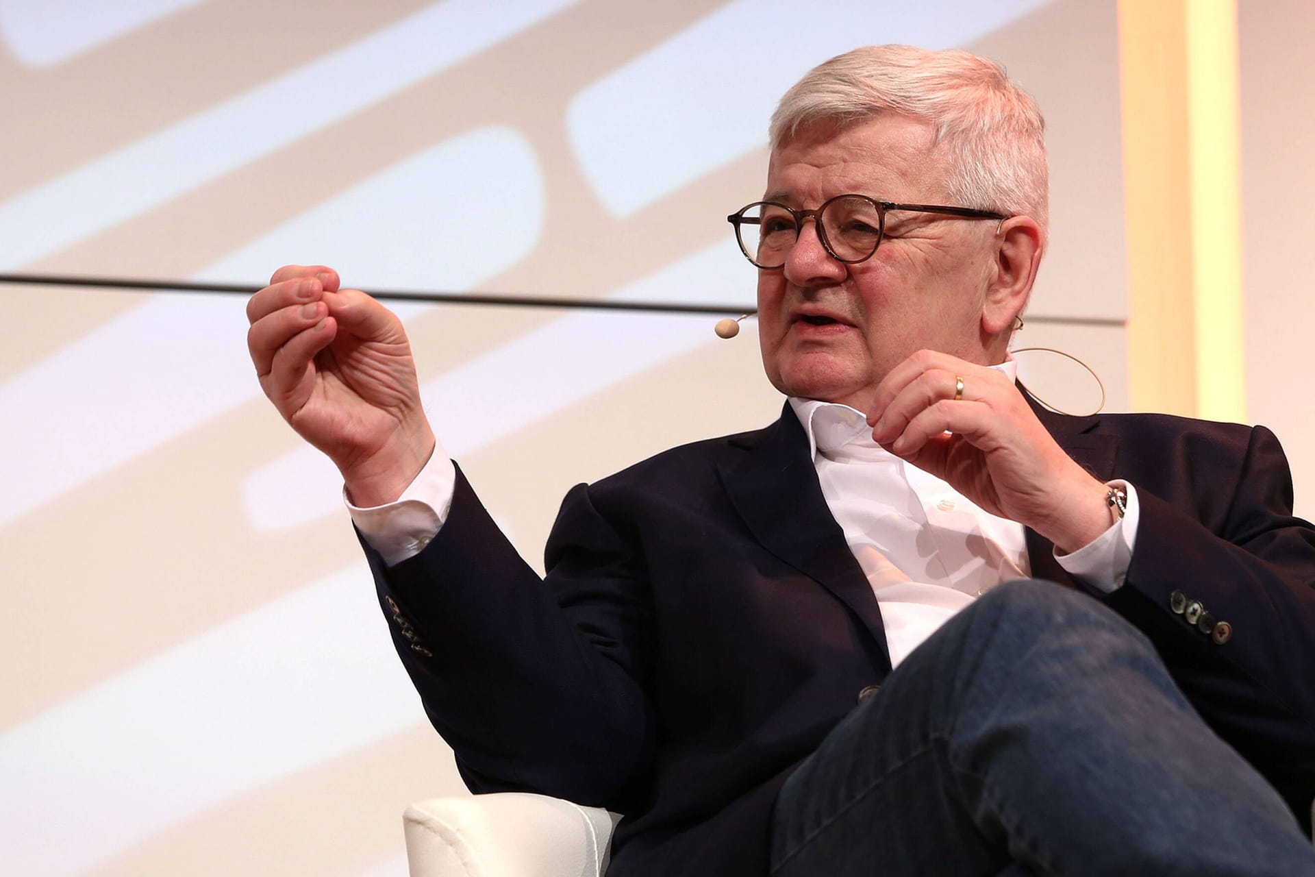 Joschka Fischer: Der Ex-Außenminister kritisiert die Debatte um Wüstenstaat Katar.