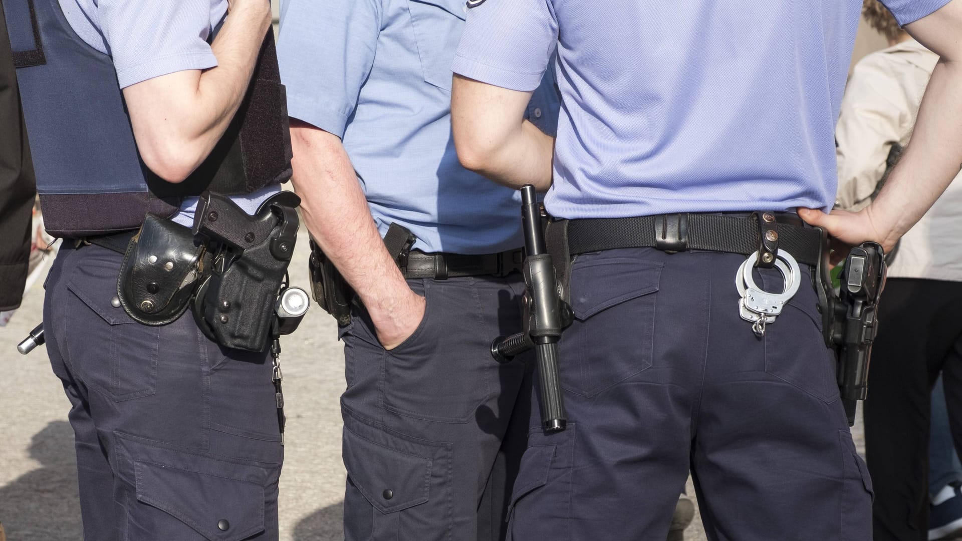 Polizeibeamte der Stadt Berlin (Symbolbild): Am Montag ist der verdächtige 33-Jährige verhaftet worden. Polizeibeamte der Stadt Berlin (Symbolbild): Am Montag ist der verdächtige 33-Jährige verhaftet worden.