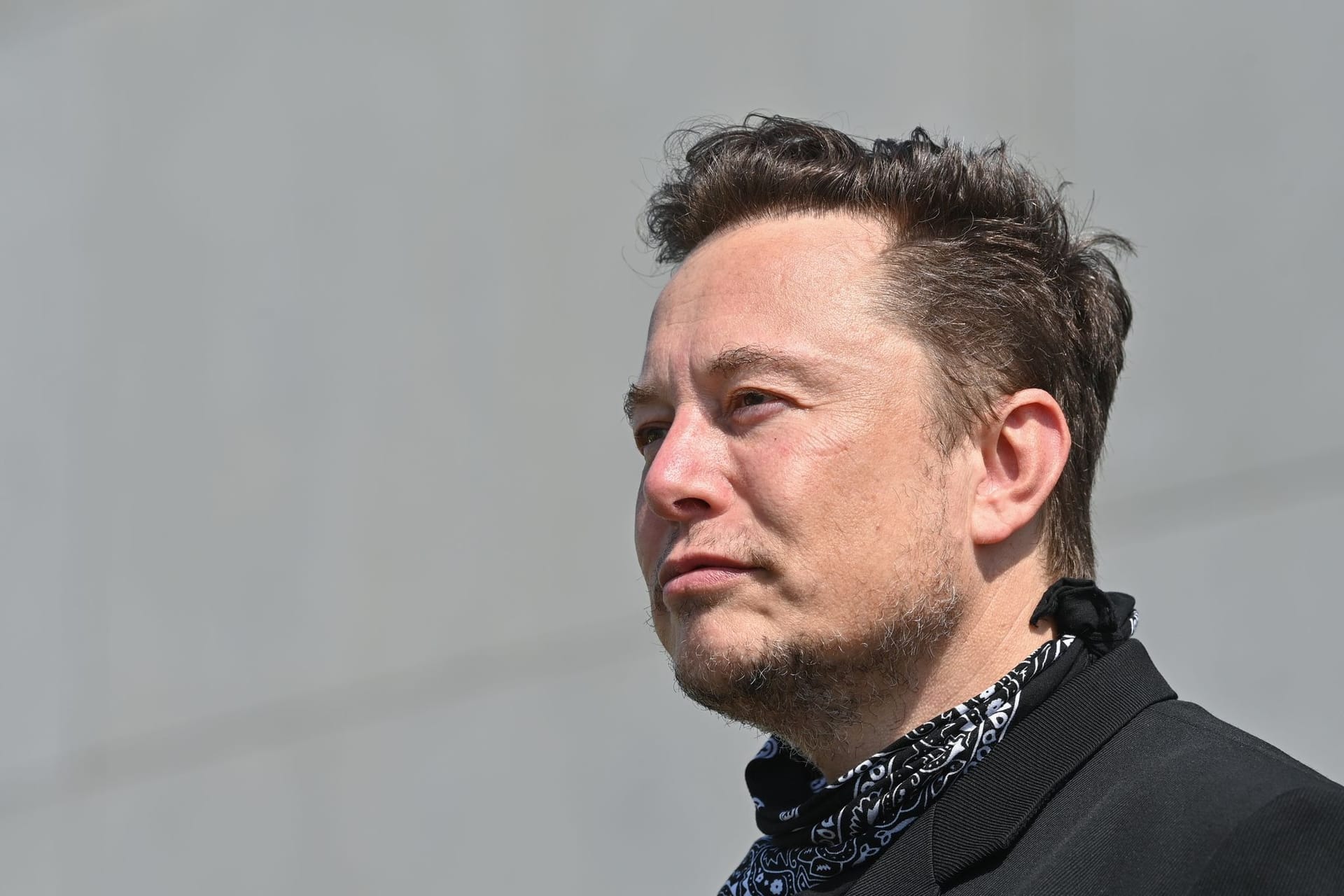Der Tech-Milliardär Elon Musk verkauft Tesla-Aktien im Wert von fast vier Milliarden Euro. Der Tech-Milliardär Elon Musk verkauft Tesla-Aktien im Wert von fast vier Milliarden Euro.