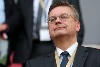 Reinhard Grindel: Der Ex-DFB-Präsident hat sich viel für die Idee der "One Love"-Kapitänsbinde übrig.