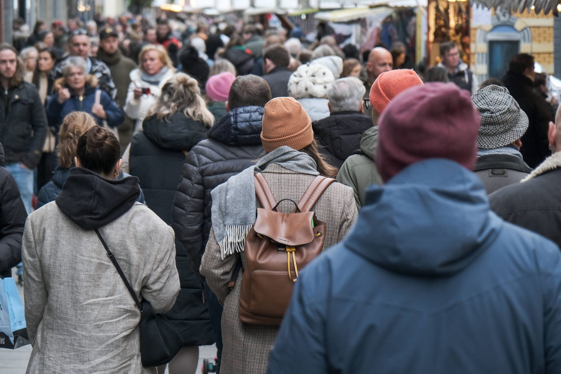 Einkaufsstraße in Düsseldorf: Die Energiepreise fachten die Inflation im November erneut an.