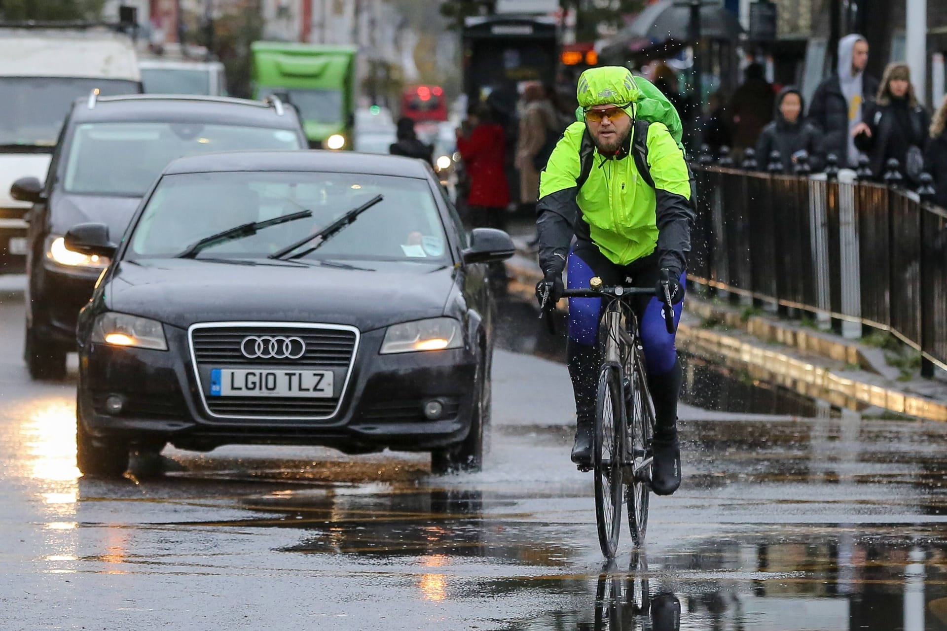 Verkehr in London: Bürgermeister Sadiq Khan will schadstoffärmere Autos in der Stadt fördern.