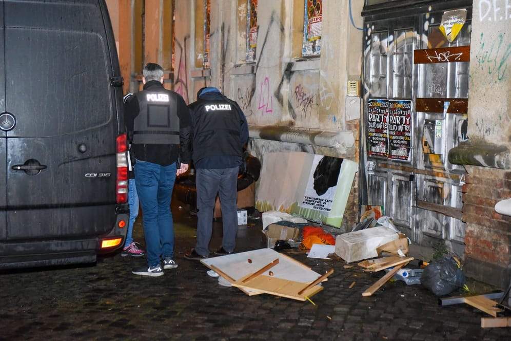 Die Leipziger Polizei musste am Freitagabend zu einer Massenschlägerei mit mehreren Verletzten anrücken.