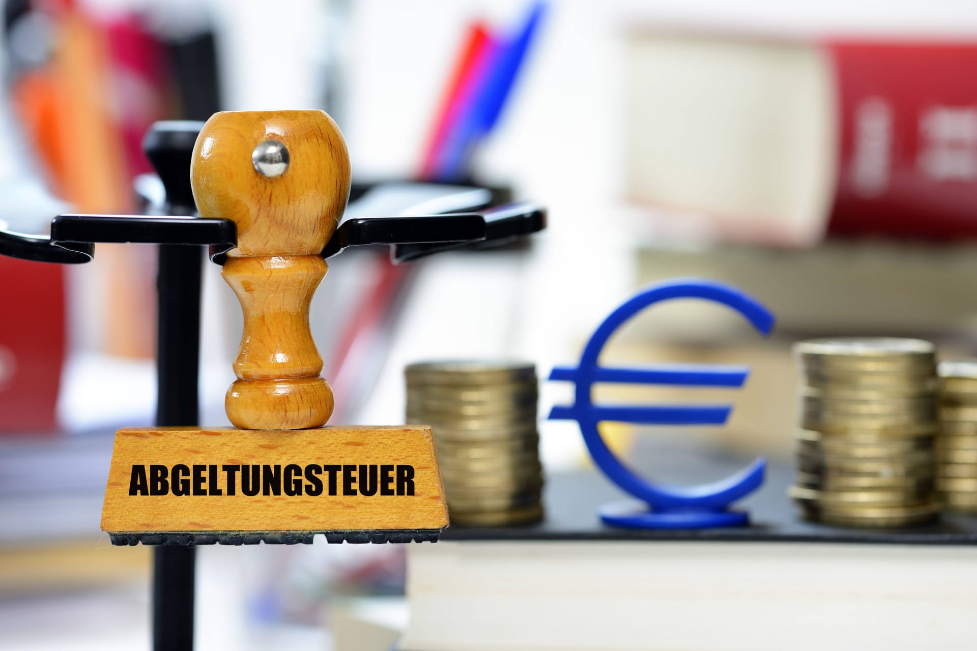 Die Abgeltungsteuer sind Steuern auf Kapitalerträge, die automatisch an das Finanzamt abgeführt werden.