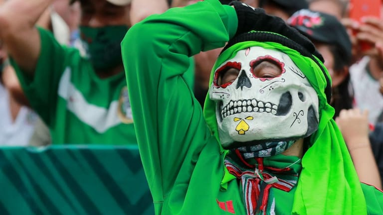 Nicht zu fassen: Ein mexikanischer Fan ärgert sich über den verpassten Achtelfinaleinzug seines Teams.