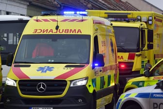 Rettungseinsatz in Tschechien (Symbolfoto): Immer wieder kommt es in der kalten Jahreszeit zu schweren und tödlichen Unfällen.