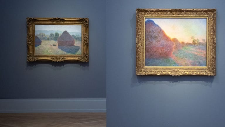Claude Monets "Getreideschober" (rechts im Bild) im Potsdamer Museum Barbarini: Am 23. Oktober wurde das Gemälde mit Kartoffelbrei beworfen. Es habe "keinerlei Schäden" gegeben, so die Museumsleitung.