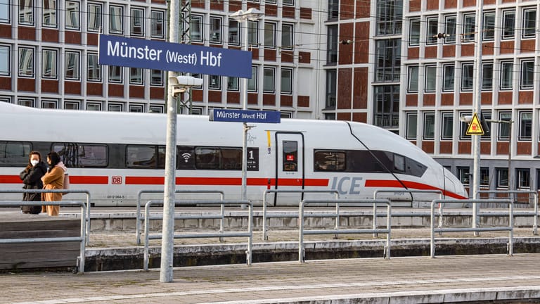 Der Münsteraner Hauptbahnhof (Symbolfoto): Zwischenzeitlich waren alle Gleise am Bahnhof gesperrt.