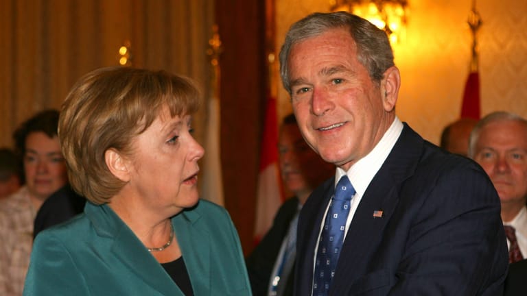 Merkel und Bush auf dem folgenschweren Nato-Gipfel 2008 in Bukarest.