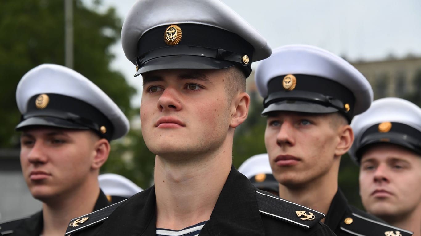 Russische Kadetten der Marineschule in Wladiwostok.