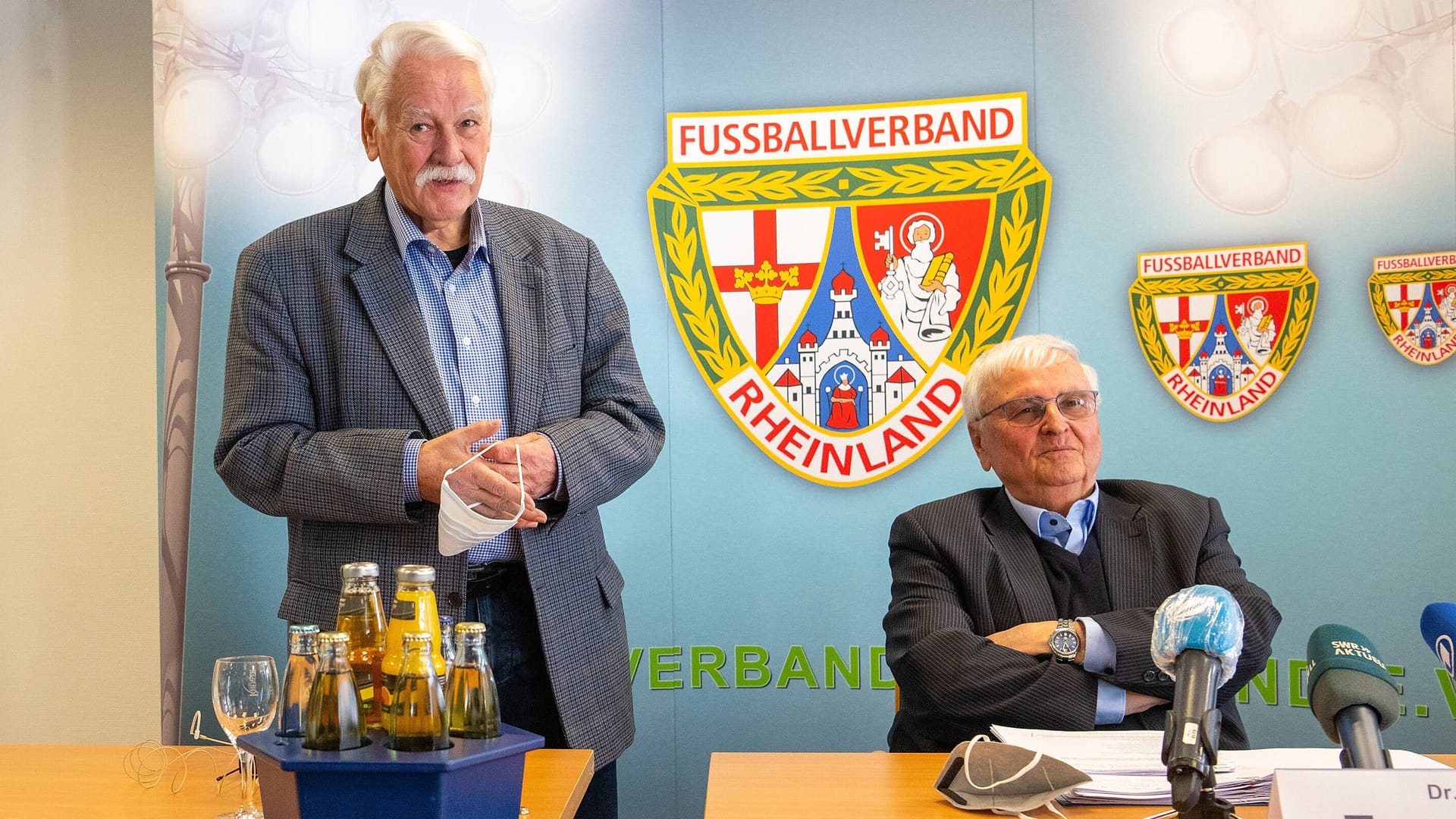 Fußballfunktionäre: Walter Desch und Theo Zwanziger im März beim Fußballverband Rheinland. Danach akzeptierte der Verband für die ursprünglich von Zwanziger gegründete Stiftung eine Million Euro aus Katar.