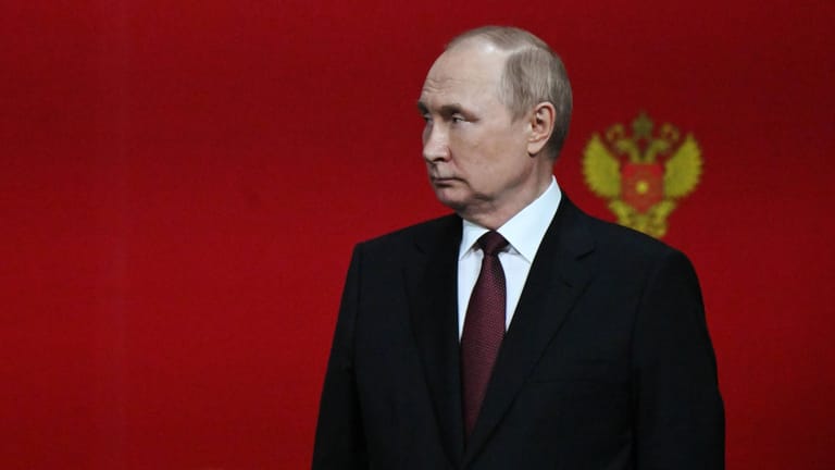Wladimir Putin: Die russische Führung hat angekündigt, ihre Truppen aus Teilen von Cherson zurückzuziehen.