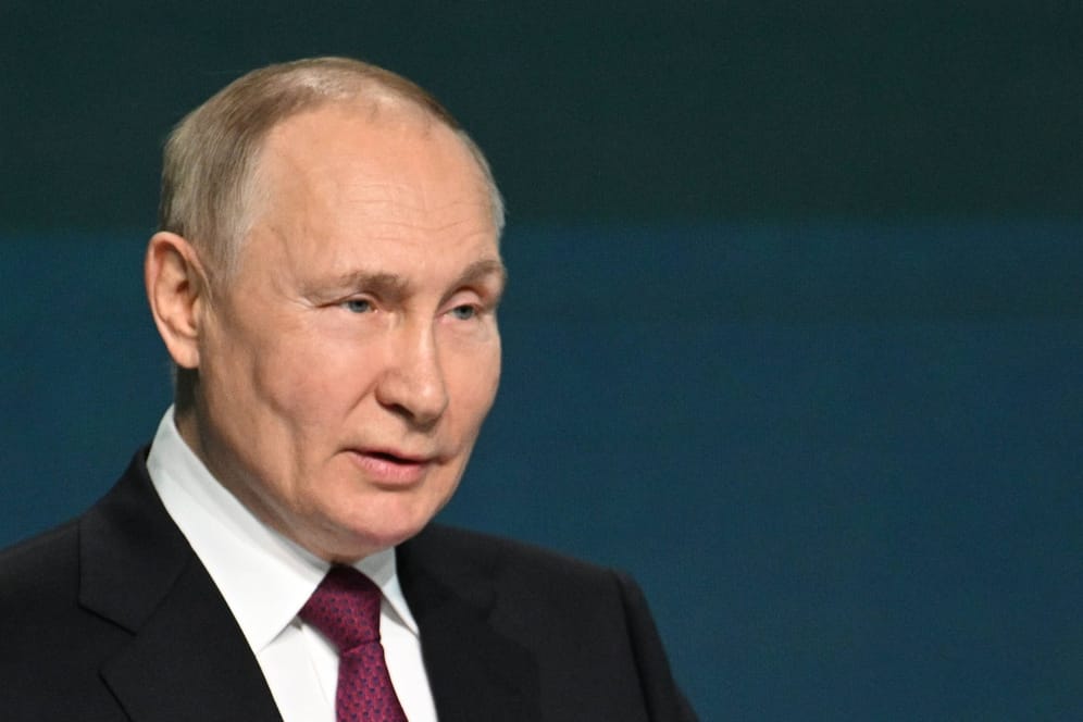 Wladimir Putin bei der Technologiekonferenz AIJ: Er schmunzelte über ein Fake-Video von Olaf Scholz.