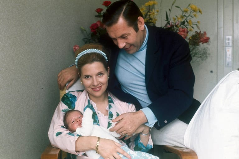 Christiane Hörbiger heiratete anschließend Rolf Bigler. Ihr gemeinsamer Sohn Sascha kam 1968 auf die Welt. Der Journalist starb zehn Jahre nach der Geburt.