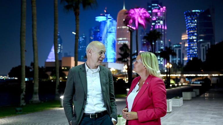 Nancy Faeser und DFB-Präsident Bernd Neuendorf in Doha: Sie brachten Anfang November eine "Sicherheitsgarantie" aus Katar mit.
