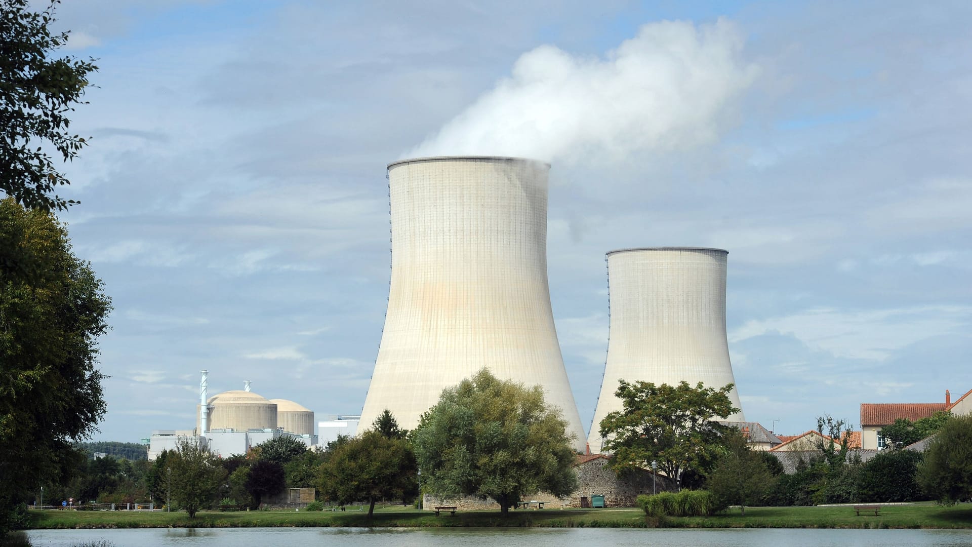Das AKW Civaux (Archivbild): Derzeit sind etliche Kraftwerke in der Atomnation Frankreich abgeschaltet. Das AKW Civaux (Archivbild): Derzeit sind etliche Kraftwerke in der Atomnation Frankreich abgeschaltet.