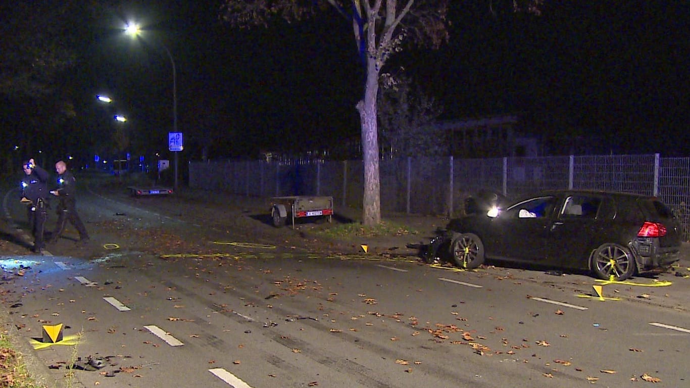 Die Unfall-Stelle auf der Oesterfeldstraße in Eving: Ein 19-Jähriger hatte die Kontrolle über sein Fahrzeug verloren.