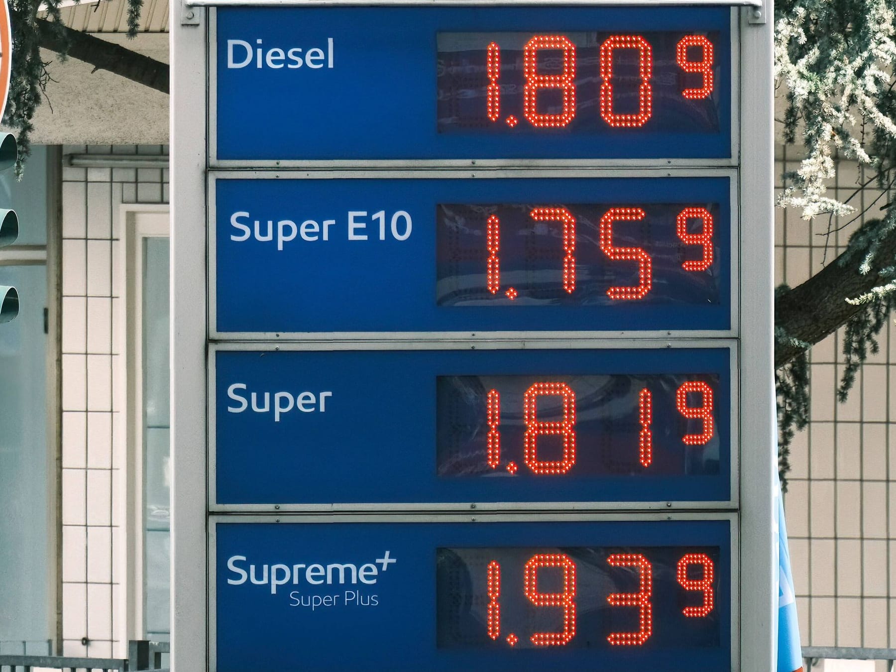 Diesel teurer als Benzin - Experten erklären, warum das so ist und