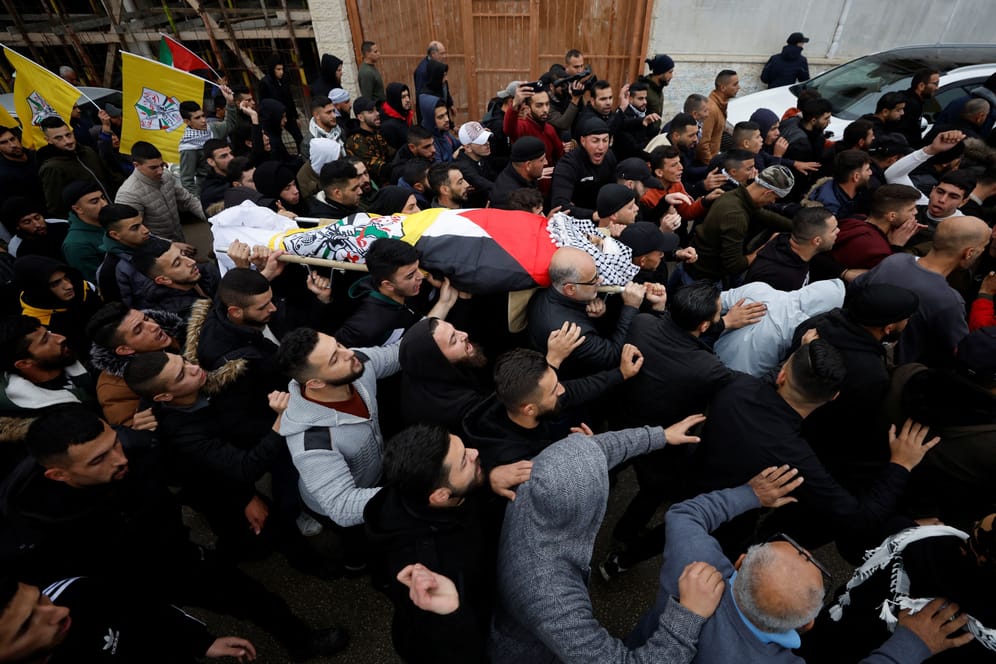 Beerdigung des nahe Hebron getöteten Palästinensers: Die Gewalt im besetzen Westjordanland hat zuletzt stark zugenommen.