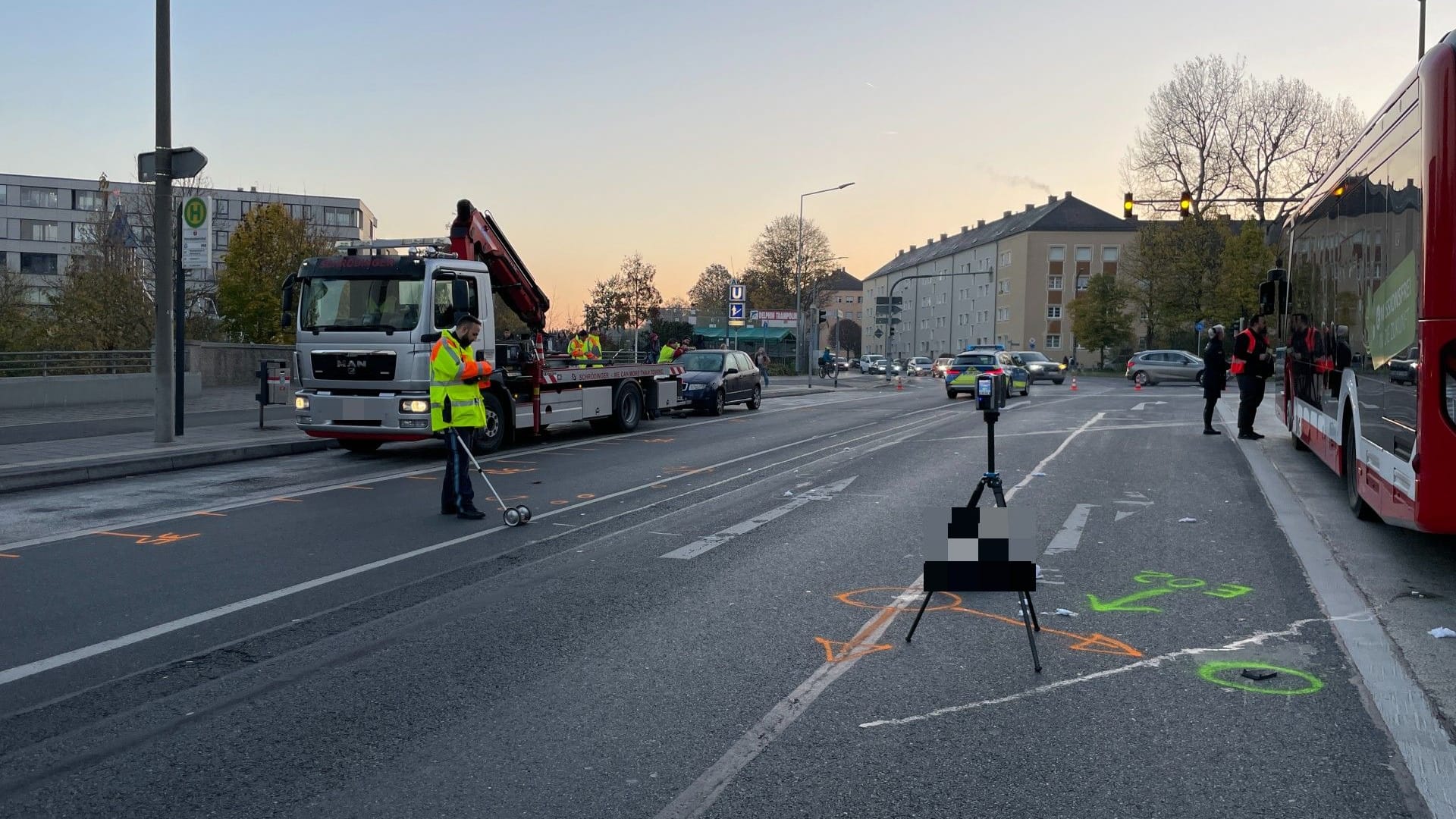 Am Nordostbahnhof in Nürnberg ist es zu einem schweren Unfall in den Morgenstunden gekommen. Am Nordostbahnhof in Nürnberg ist es zu einem schweren Unfall in den Morgenstunden gekommen.