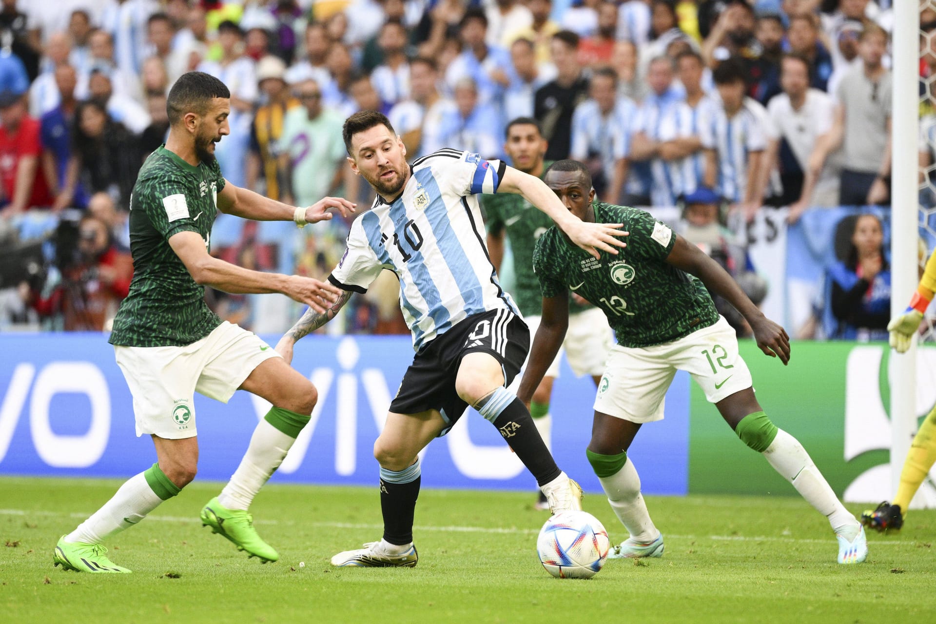 Eng bewacht: Lionel Messi konnte sich gegen die gut eingestellte Defensive von Saudi-Arabien nicht entscheidend in Szene setzen.
