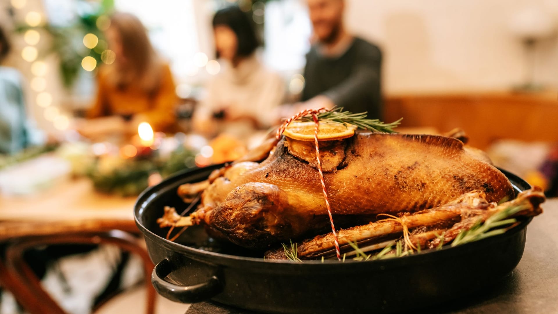 Auf die Füllung kommt es an: Mit verschiedenen Gewürzen und Zutaten kann der Weihnachtsklassiker jedes Jahr neu interpretiert werden.