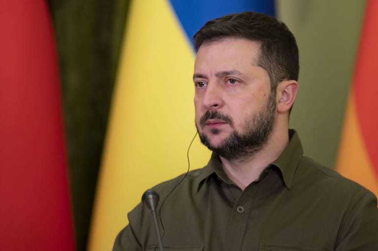 Wolodymyr Selenskyj: Ukraines Präsident wird auf Einladung Indonesiens virtuell am G20-Treffen teilnehmen. Es wird erwartet, dass er eine entschiedenere Reaktion auf Russlands Invasion fordern wird.