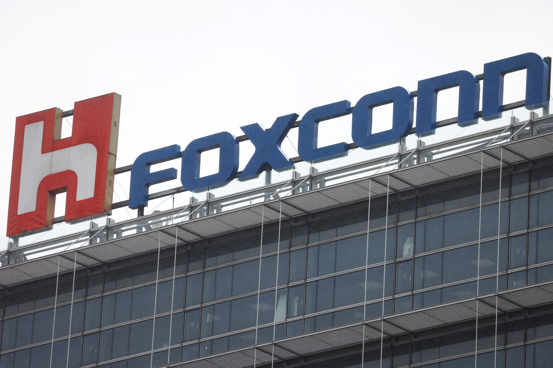 Foxconn-Logo in Taipeh (Archiv): In Zhengzhou betreibt das Unternehmen das weltgrößte iPhone-Werk. Foxconn-Logo in Taipeh (Archiv): In Zhengzhou betreibt das Unternehmen das weltgrößte iPhone-Werk.