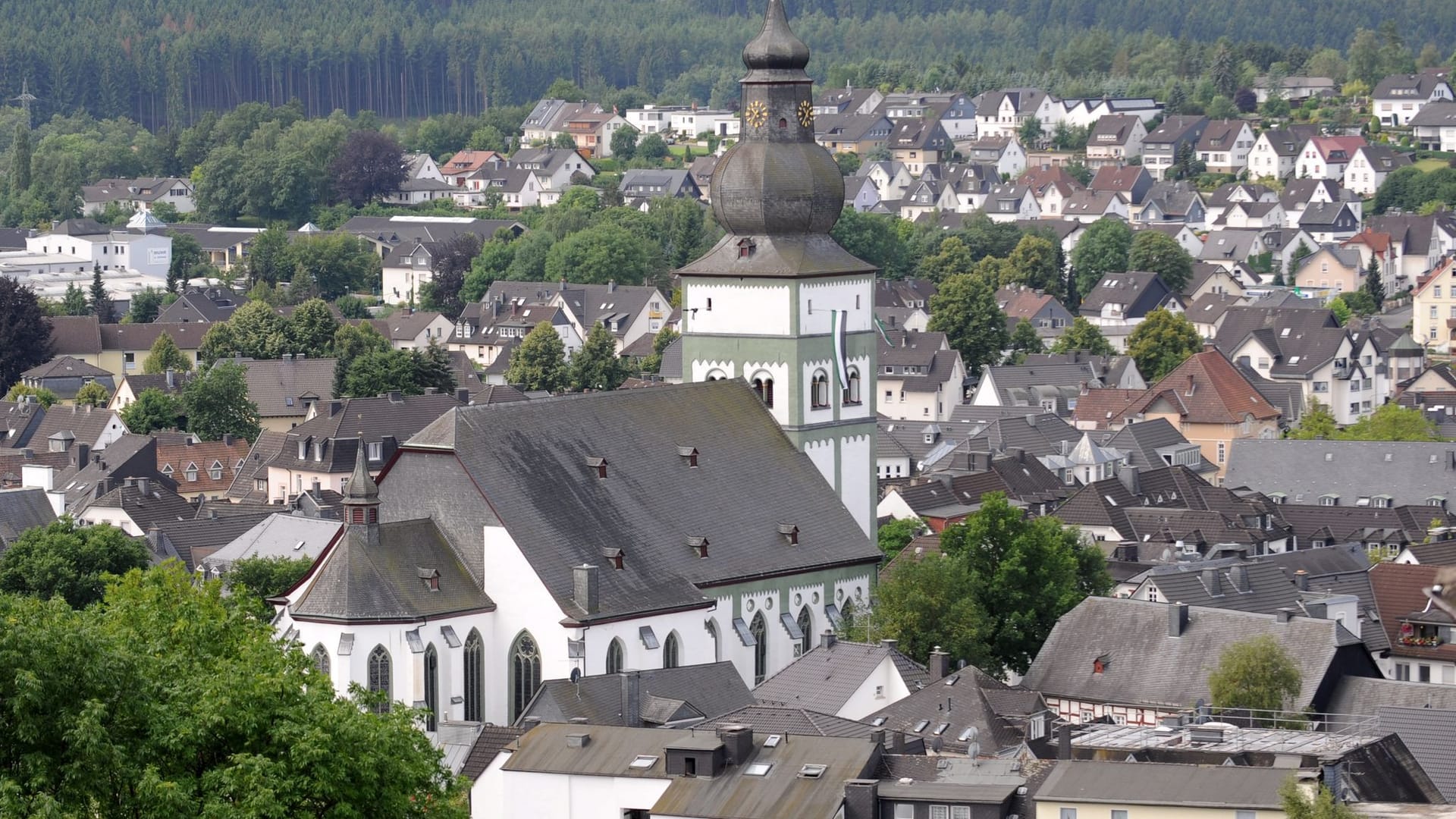 Attendorn (Archivbild): In diesem Örtchen war jahrelang ein Kind gefangen.