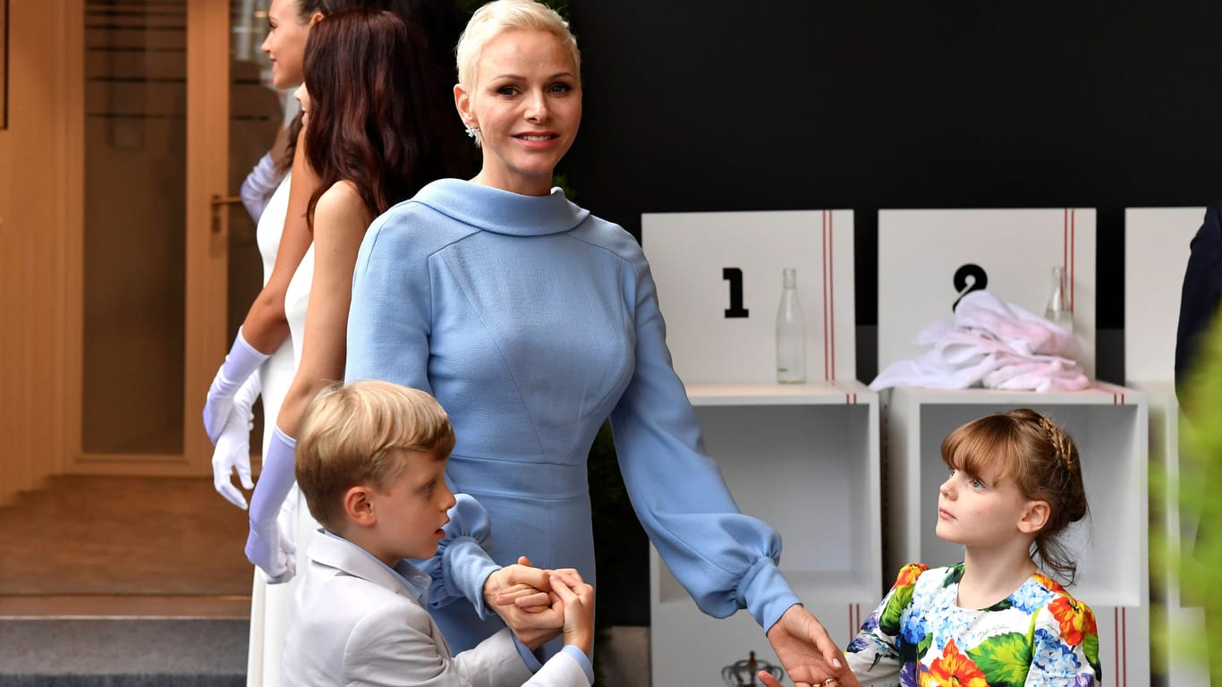 Royaler Familienausflug Fürstin Charlène mit ihren Zwillingen Jacques und Gabriella beim Großen Preis von Monaco.
