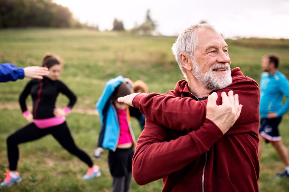 ﻿Gymnastik, Kraft und Balancetraining sind für Menschen ab 60 optimal, um ihre Muskeln zu stärken.