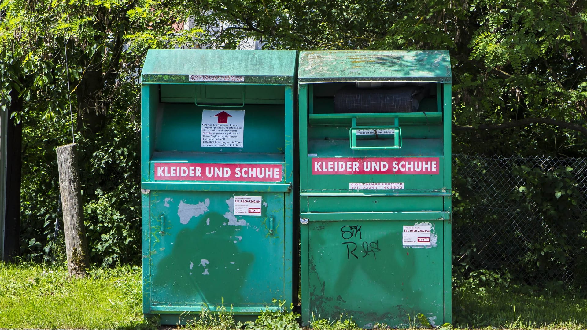 Altkleidercontainer in NRW (Symbolbild): In einem solchen kam offenbar ein Mann zu Tode. Altkleidercontainer in NRW (Symbolbild): In einem solchen kam offenbar ein Mann zu Tode.