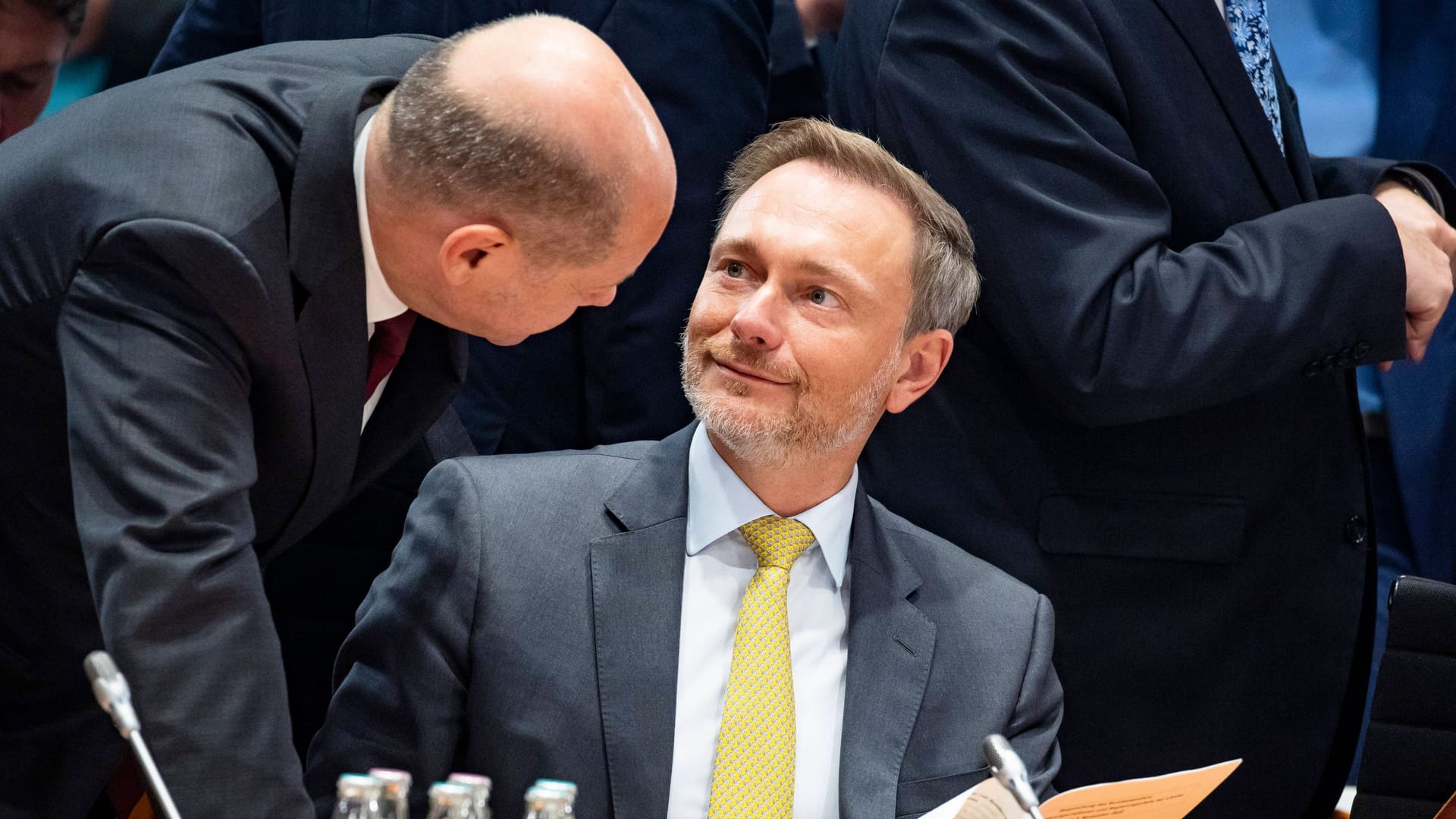 Olaf Scholz und Christian Lindner im Gespräch: Auch Kanzler und Finanzminister gehören zur Minderheit der Deutschen, die zur Behandlung einer Covid-Infektion Paxlovid bekommen haben.